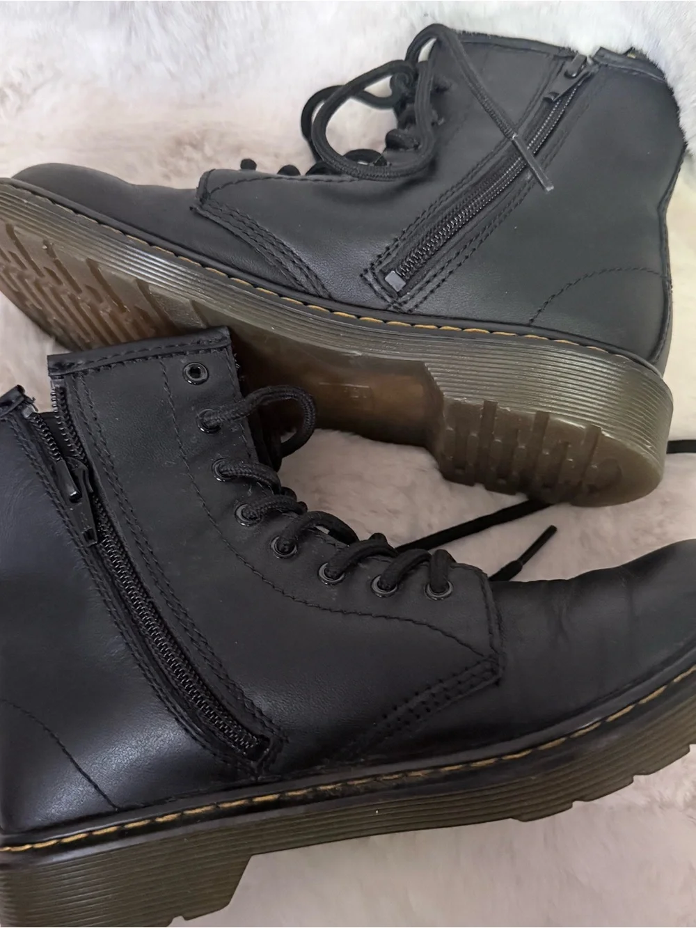 Sz 4 or 5 Junior Big Girl Dr. Martens 1460 Boots